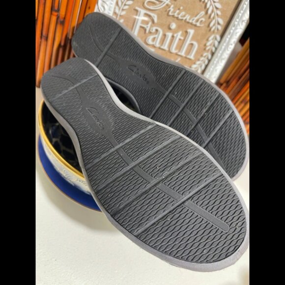 Clark Blue Suede shoes - Picture 5 of 8